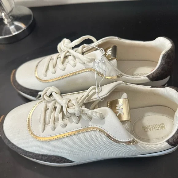 🆕Michael Kors Sneakers - Picture 6 of 13